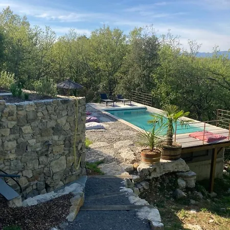Gites Des Falaises De La Beaume Hébergement de vacances Labeaume
